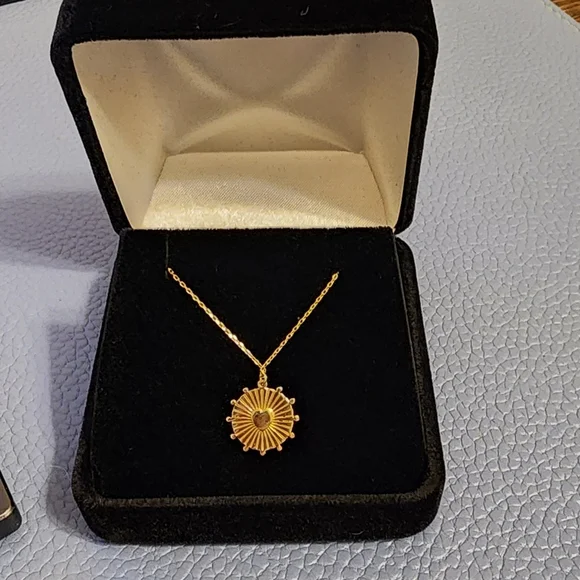 moon meadow Jewelry Nwot Moon Meadow 4k Yellow Gold Heart